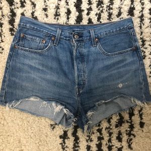 Distressed Levi 501 Jean Shorts with Button Fly (W32)